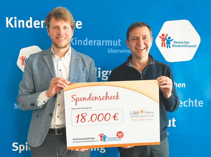 Spendenübergabe an das Deutsche Kinderhilfswerk Spendenscheck über 18.000 EUR für Projekte zur Überwindung von Kinderarmut